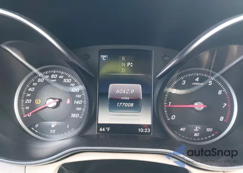 2016 Mercedes-Benz C 300 z USA, uszkodzony, nr VIN 55SWF4JB5GU129684